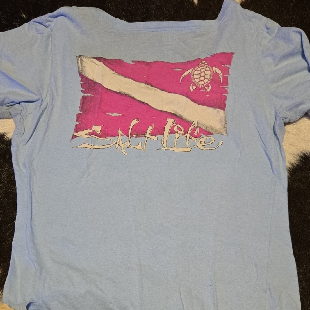 Salt Life Womens Light Blue Tee with Pink Turtle Graphic
